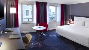 Hypo-allergenic bedding, in-room safe, desk, laptop workspace