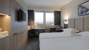 Copriletto in piuma, minibar, una cassaforte in camera, una scrivania