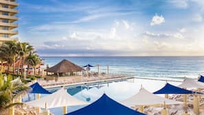 Indoor pool, 3 outdoor pools
