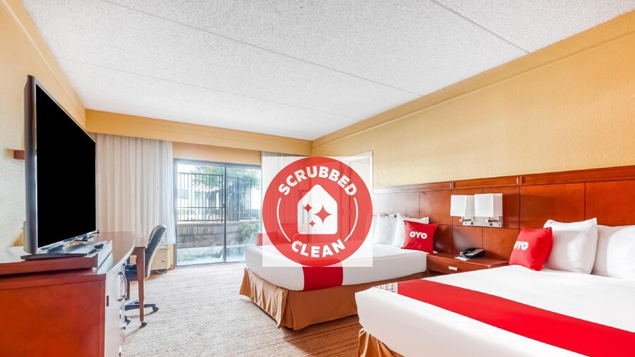 OYO Townhouse Dallas Love Field Airport