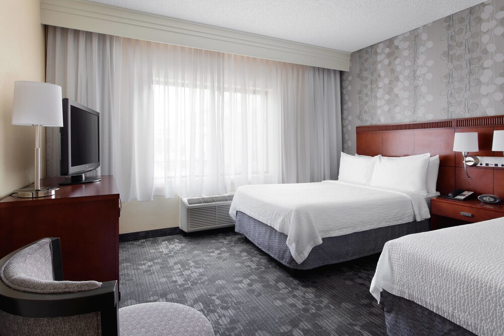 Courtyard by Marriott Denver Central Park