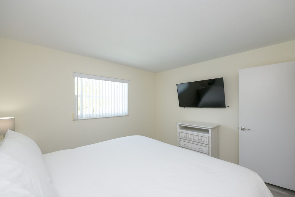 Siesta Key Beach Resort & Suites; Tiki & Pool in Sarasota ...