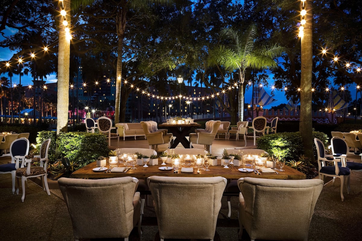 3 restaurantes, serviço de café da manhã e almoço, culinária italiana