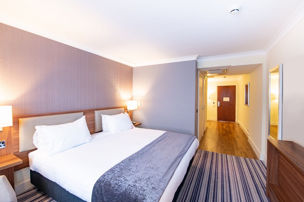 Holiday Inn Cardiff - North M4, an IHG Hotel