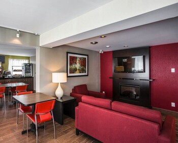 Comfort Inn Ottawa East Ottawa Room Prices Reviews Travelocity