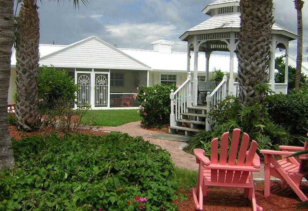 Lemon Tree Inn Near Tin City in Naples Best Rates & Deals on Orbitz