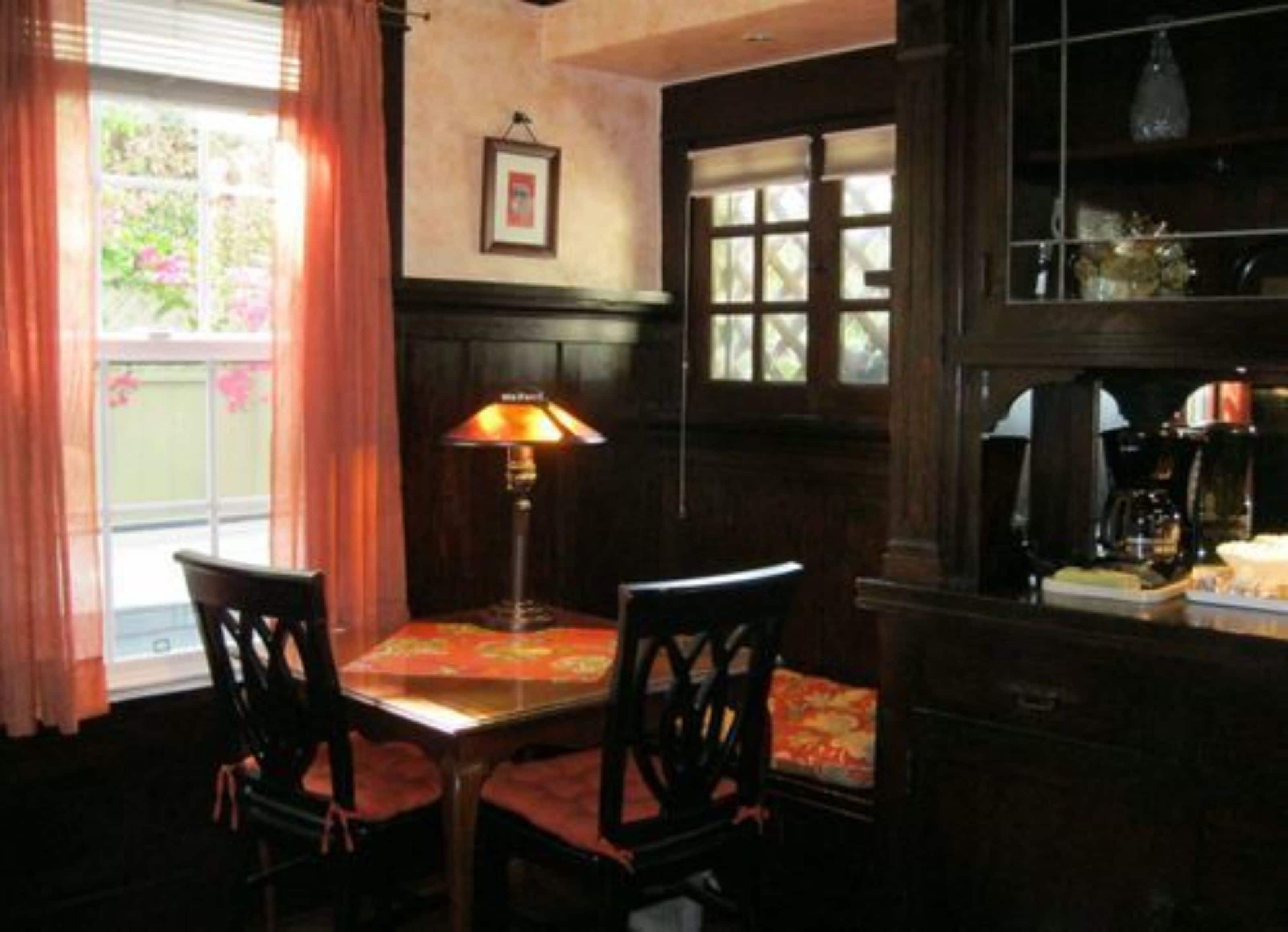 A White Jasmine Inn in Santa Barbara, United States