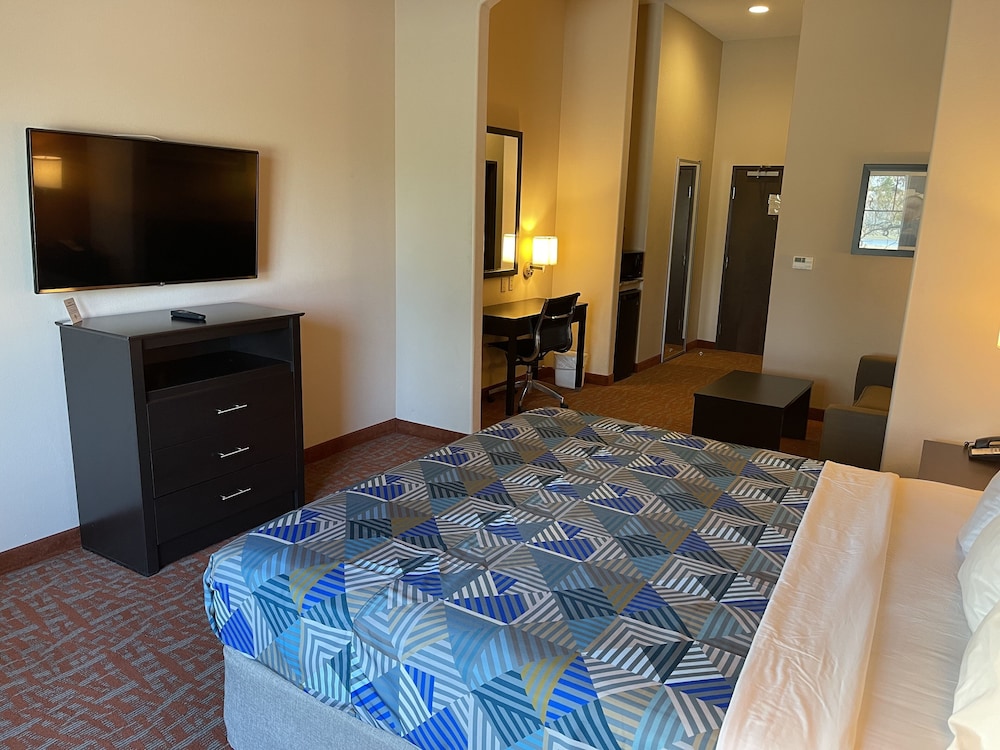 Room, Super 6 Inn & Suites Gonzales