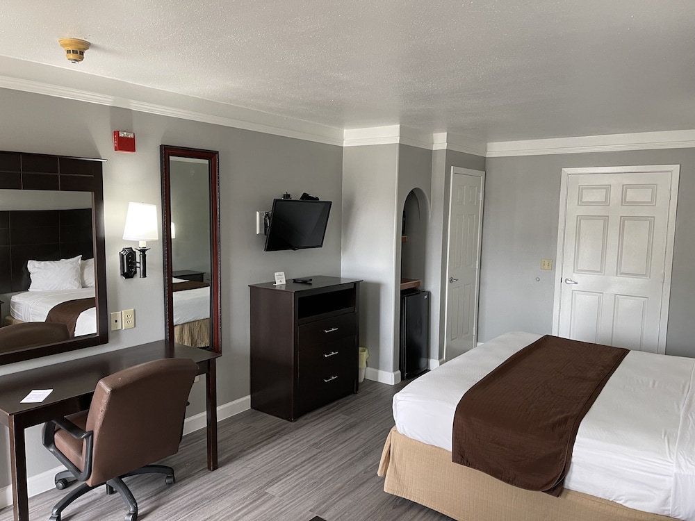 Room, Super 6 Inn & Suites Gonzales