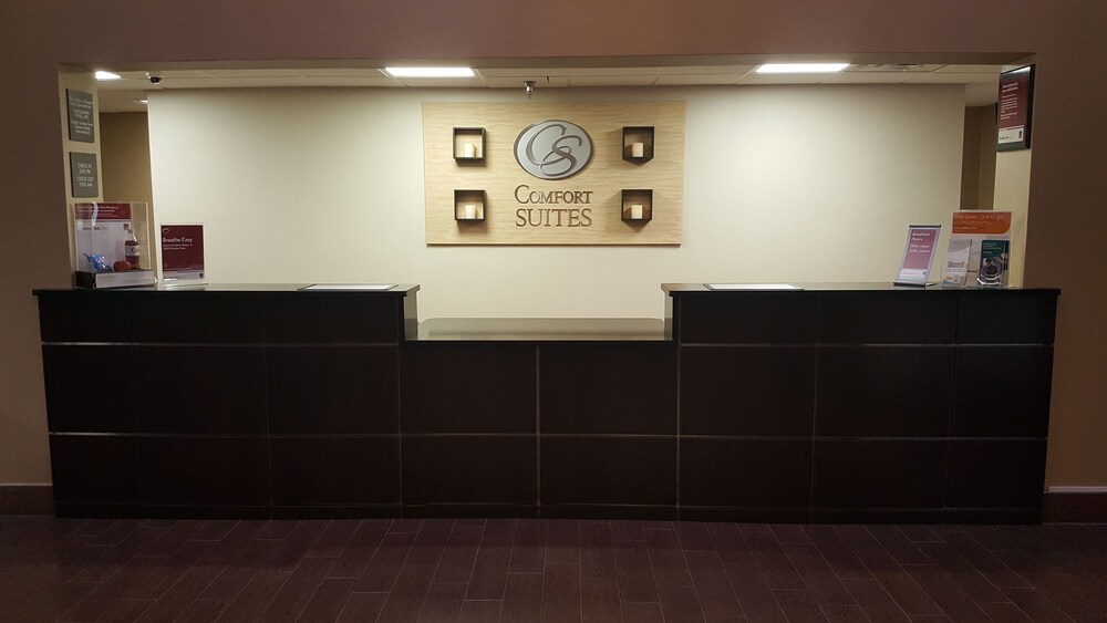 Reception, Comfort Suites Airport