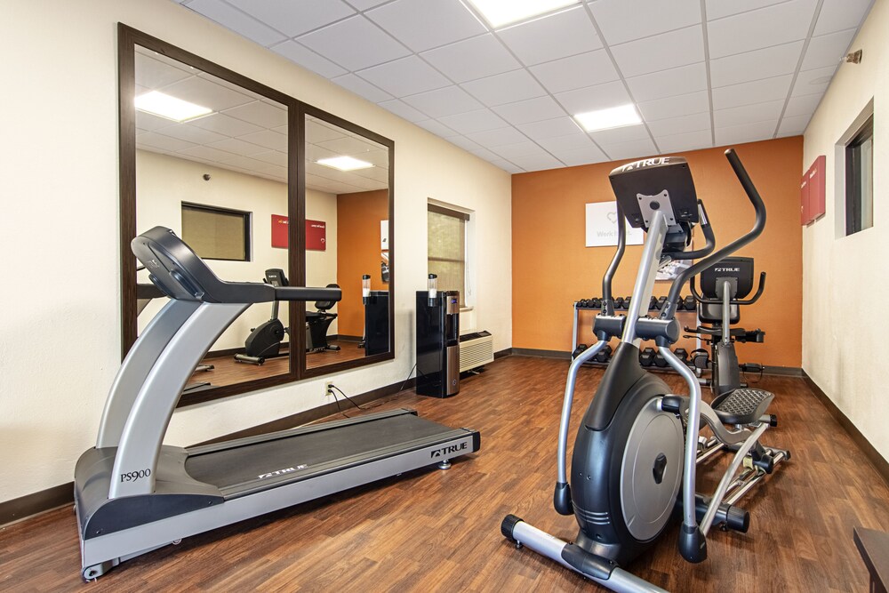 Fitness facility, Comfort Suites Airport