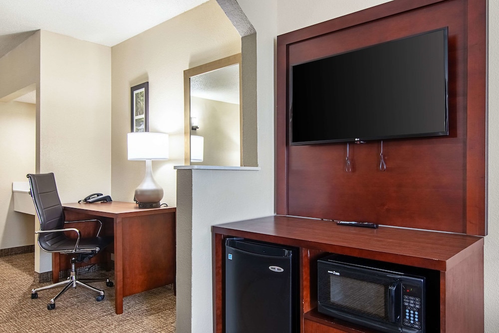 Room, Comfort Suites Airport