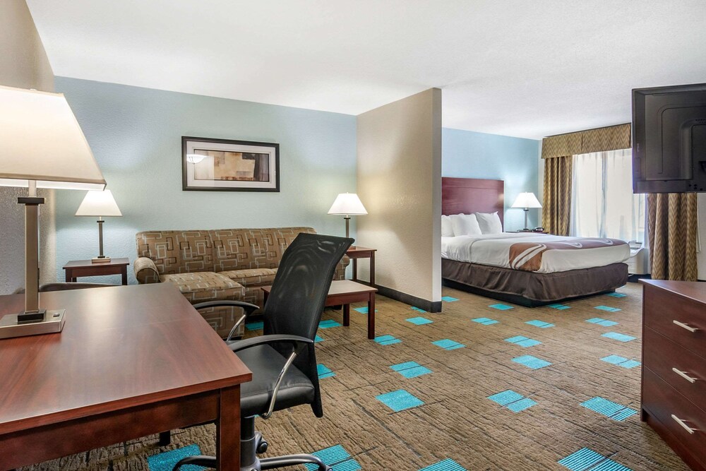 Room, Quality Suites Kansas City International Airport