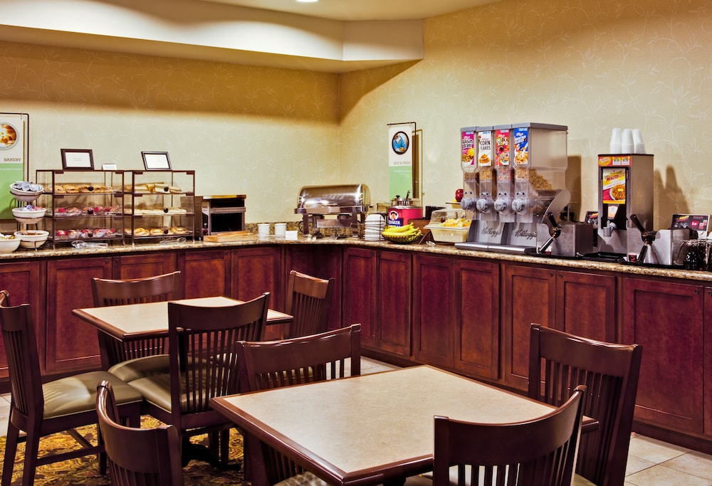Country Inn & Suites by Radisson, Des Moines West, IA in Des Moines