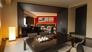 Desk, blackout drapes, free WiFi, linens