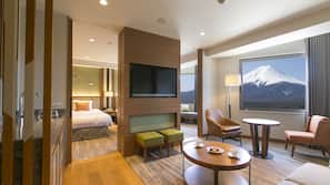 Desk, blackout drapes, free WiFi, linens