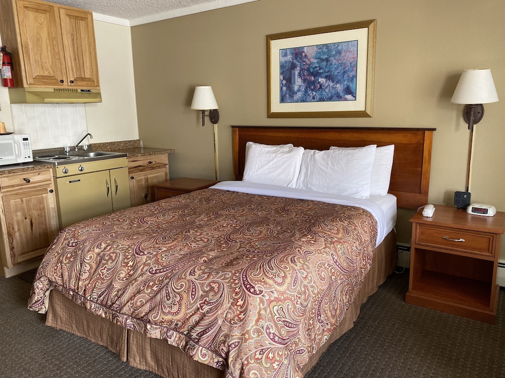 Snowshoe Motel in Frisco Best Rates & Deals on Orbitz