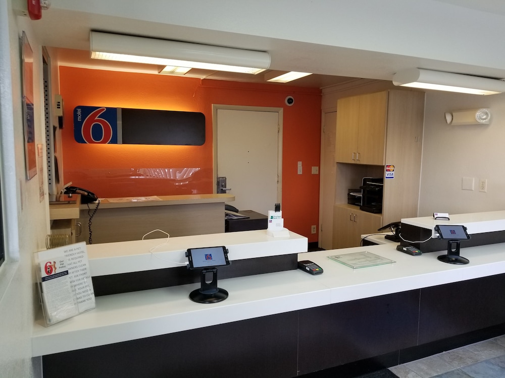 Motel 6 Normal Il Bloomington Area In Bloomington Hotel Rates Reviews On Orbitz