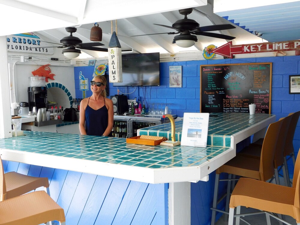 Poolside bar, Pines & Palms Resort