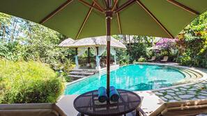 2 outdoor pools, free cabanas, pool umbrellas