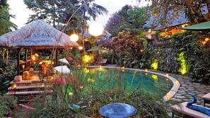 2 outdoor pools, free cabanas, pool umbrellas