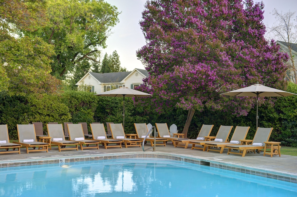 Outdoor pool, MacArthur Place