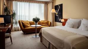 Ropa de cama hipoalergénica, minibar, caja fuerte y escritorio