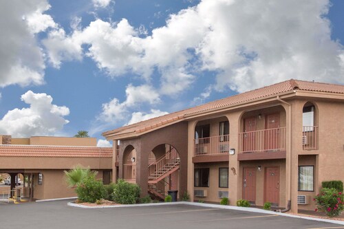 Great Place to stay Howard Johnson Hotel & Suites by Wyndham St. George near St. George 