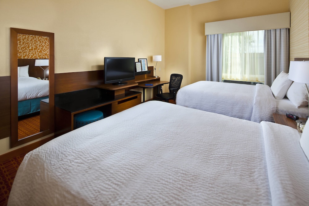 Fairfield Inn & Suites by Marriott Houston Hobby Airport.