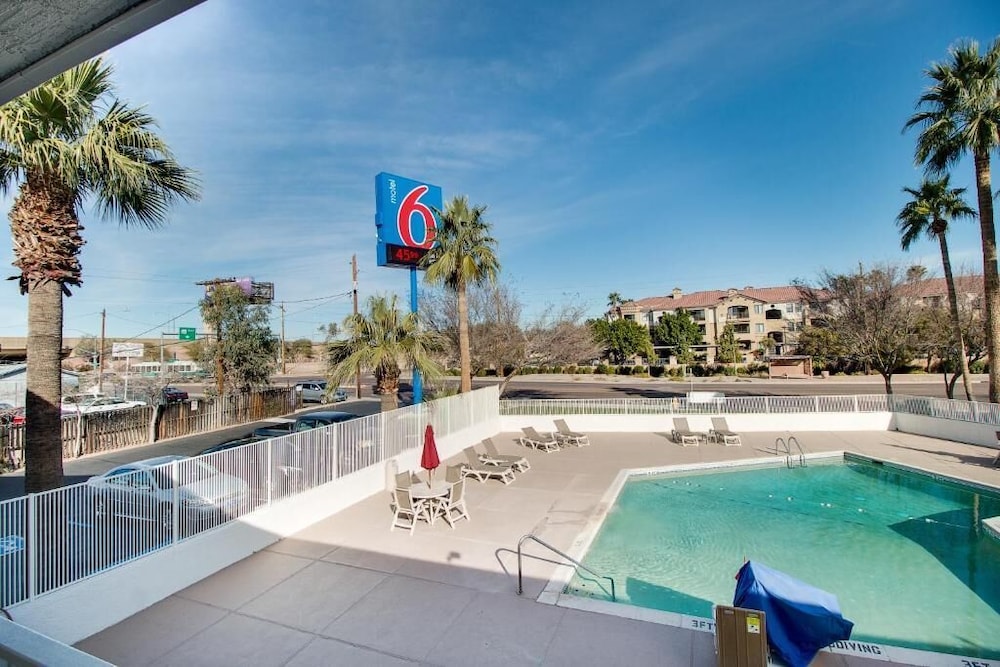 Motel 6 Phoenix, AZ - East