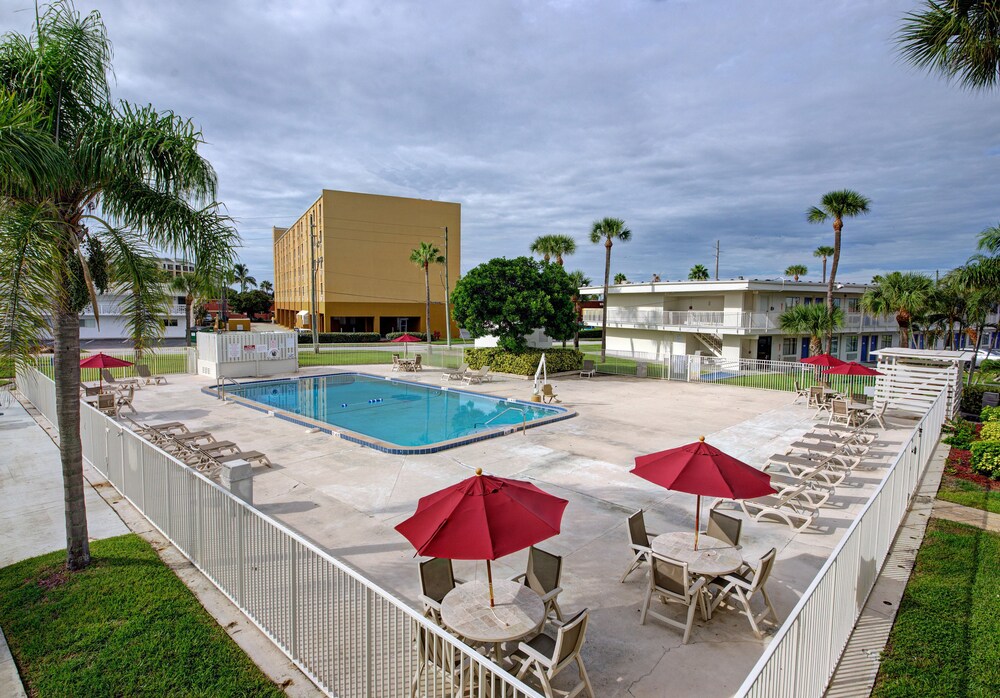 Motel 6 Cocoa Beach, FL in Cocoa Beach | Best Rates & Deals on Orbitz