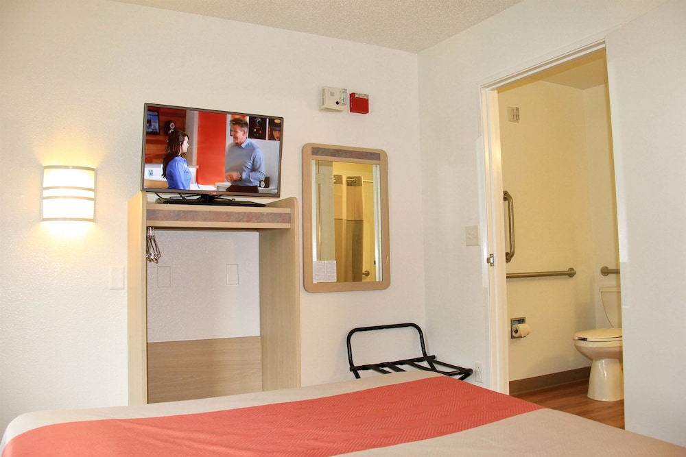 Room, Motel 6 Enfield, CT - Hartford