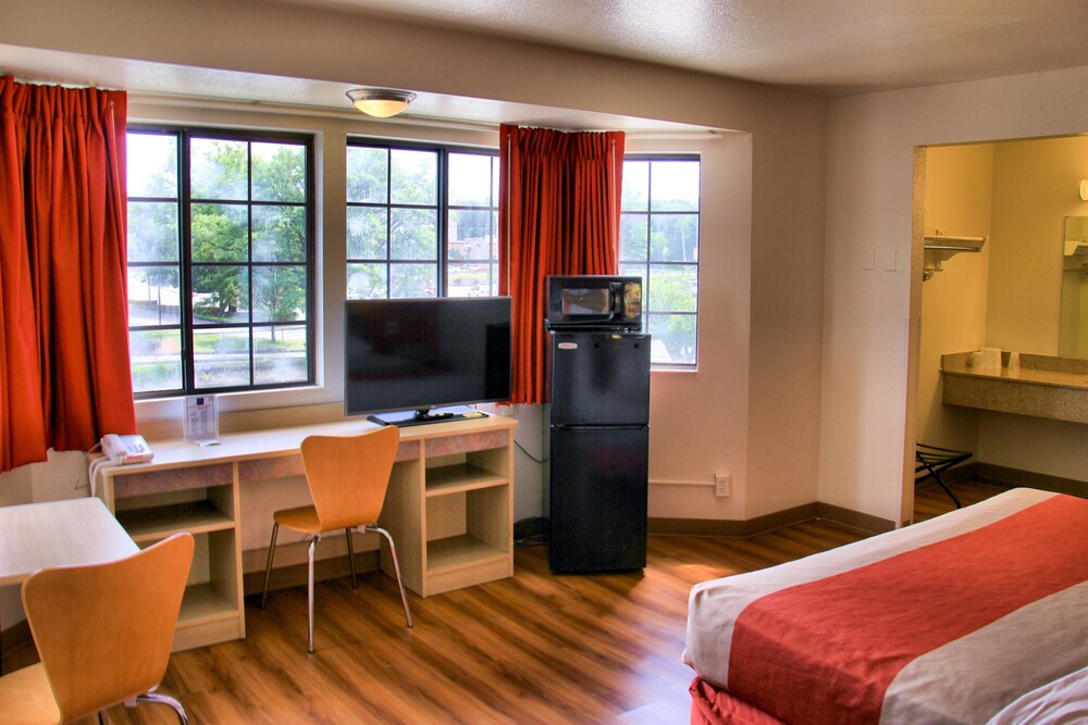 Motel 6 Enfield, CT - Hartford, Enfield: $69 Room Prices & Reviews