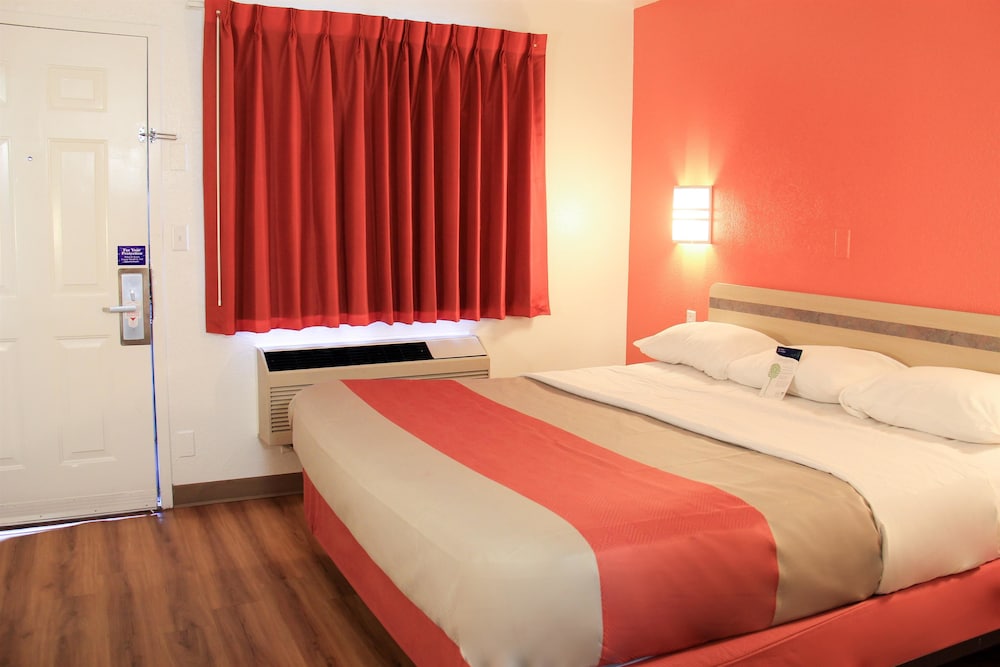 Motel 6 Enfield, CT - Hartford in Enfield | Best Rates & Deals on Orbitz