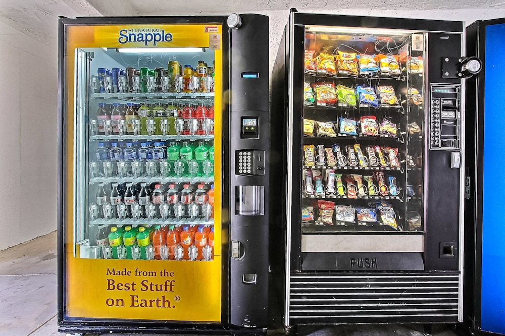 Vending machine, Motel 6 Fremont, CA - North