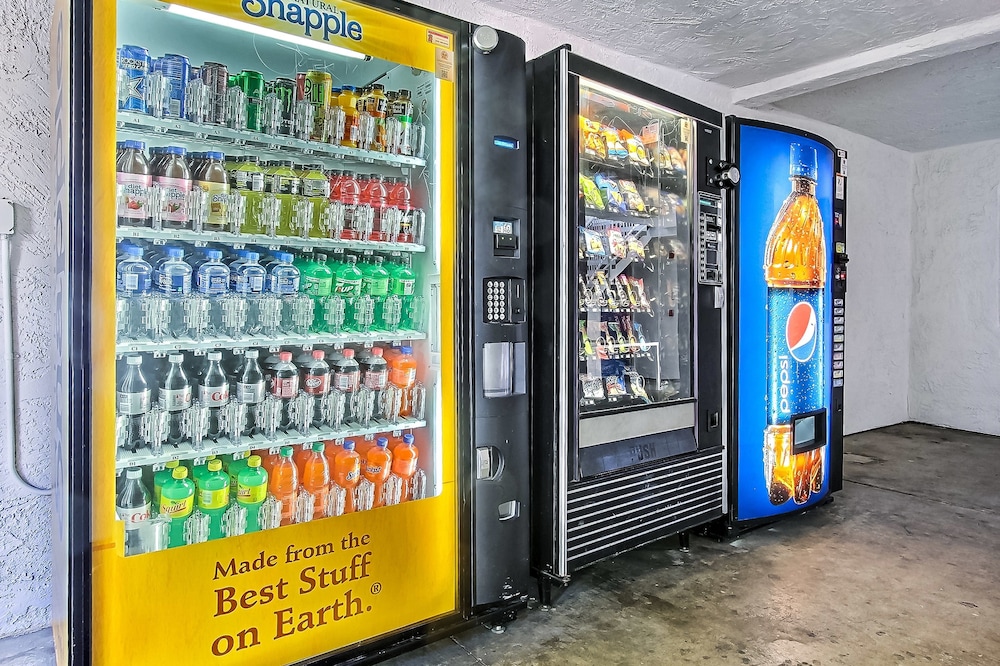 Vending machine, Motel 6 Fremont, CA - North