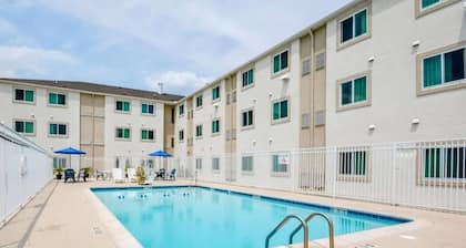 Motel 6 Biloxi, MS - Beach