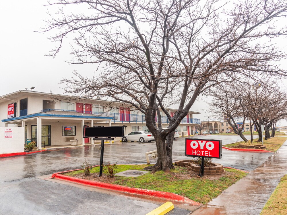 Oyo Hotel Wichita Falls I-44 At Maurine St In Wichita Falls Hotel Rates Reviews On Orbitz