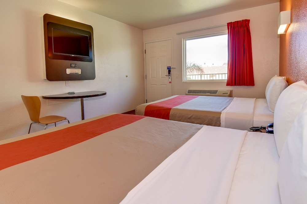 Motel 6 Riverside, CA - UCR East