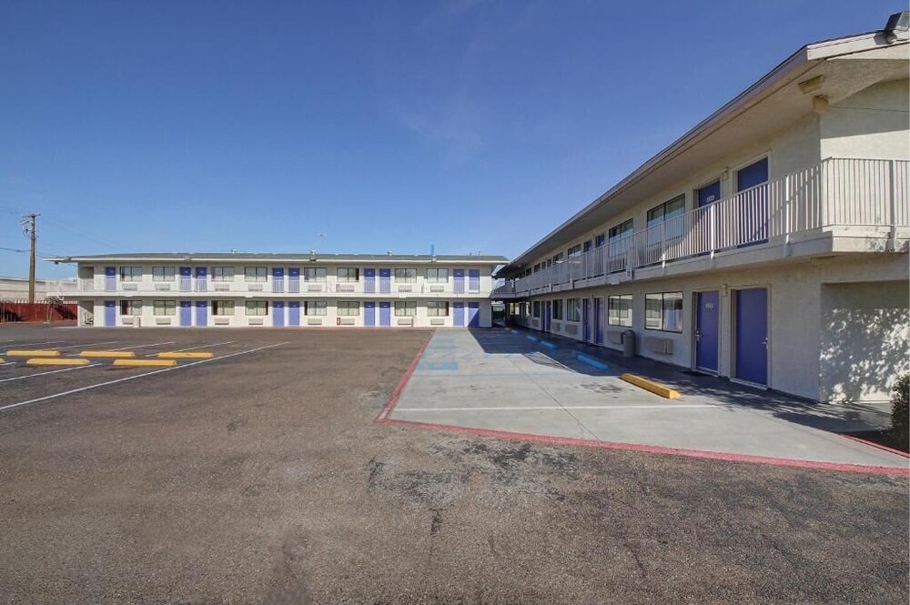 Motel 6 Laredo, TX - South