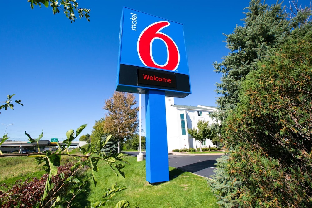 Motel 6 Brooklyn Center, MN - Minneapolis