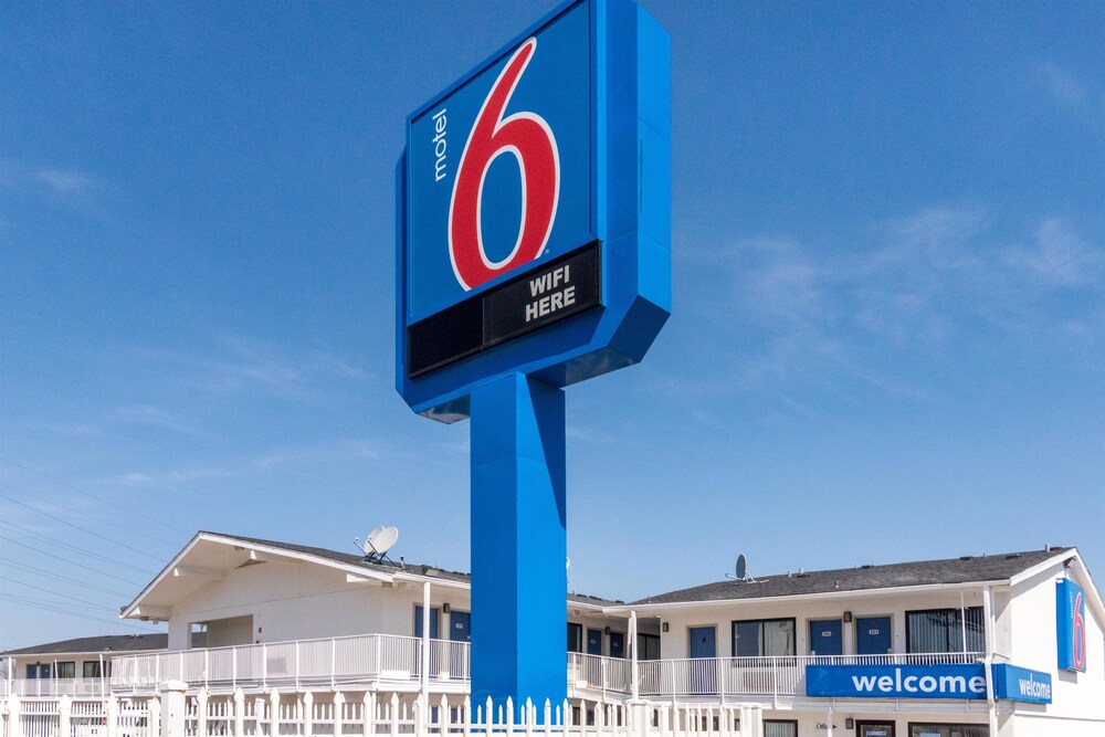 Motel 6 Fort Worth, TX - North