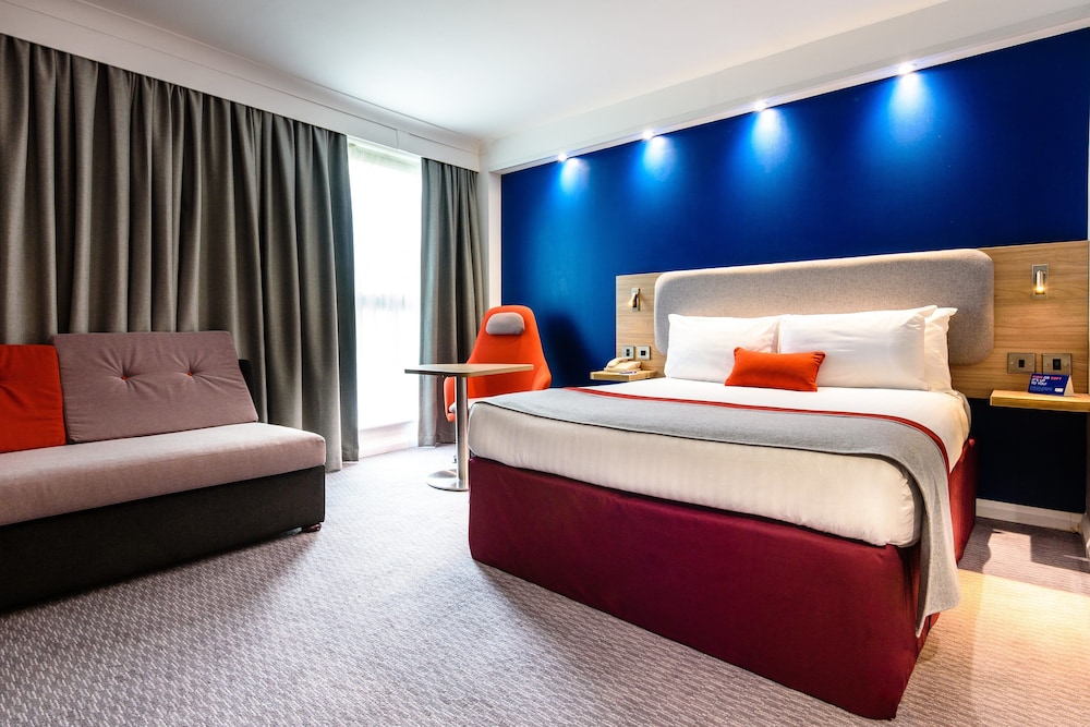 Holiday Inn Express Portsmouth - Gunwharf Quays, an IHG Hotel