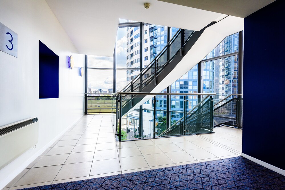 Lobby, Holiday Inn Express Portsmouth - Gunwharf Quays, an IHG Hotel