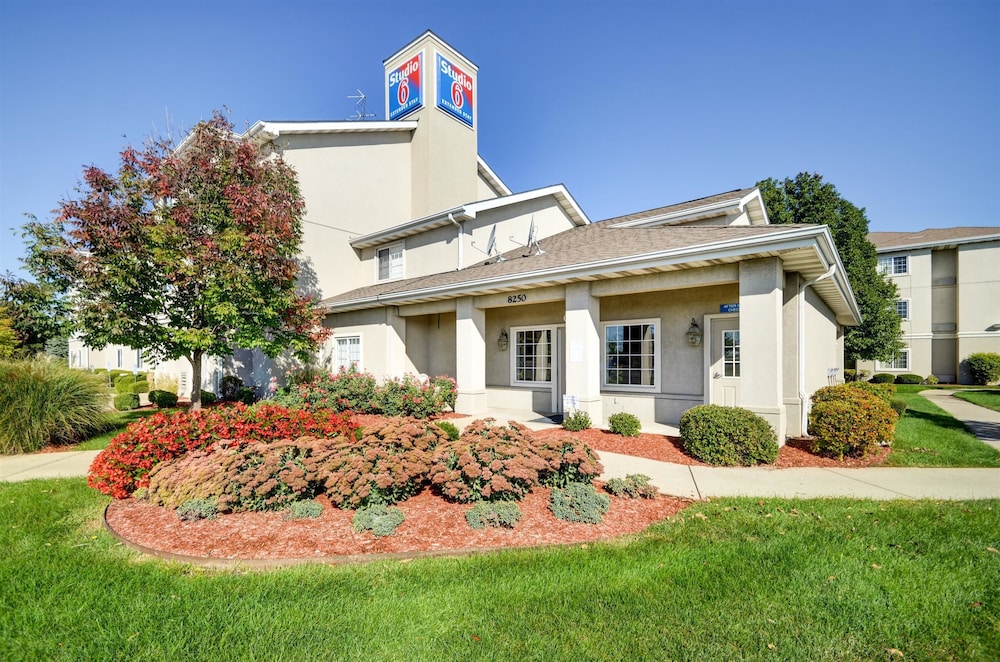 Front of property, Studio 6 Fishers, IN - Indianapolis