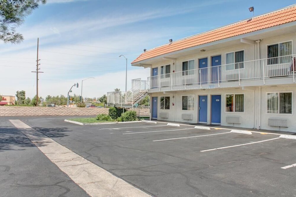 Motel 6 Lancaster, CA