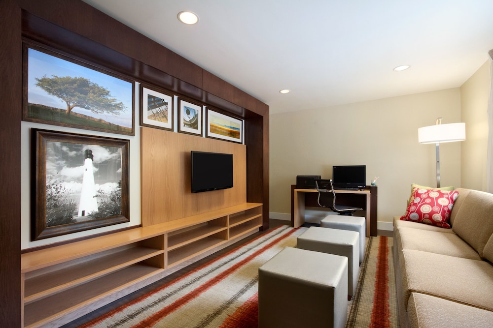 Lobby sitting area, MainStay Suites Detroit Auburn Hills