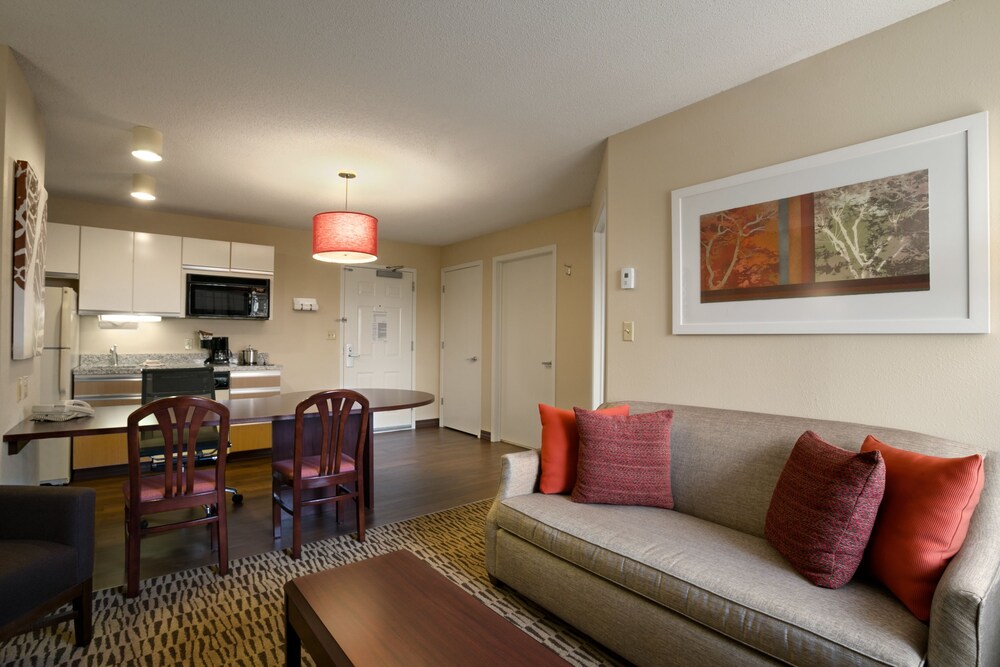 MainStay Suites Detroit Auburn Hills