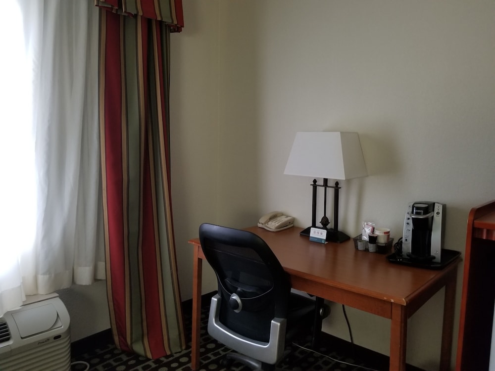 Quality Inn Fayetteville near Historic Downtown Square