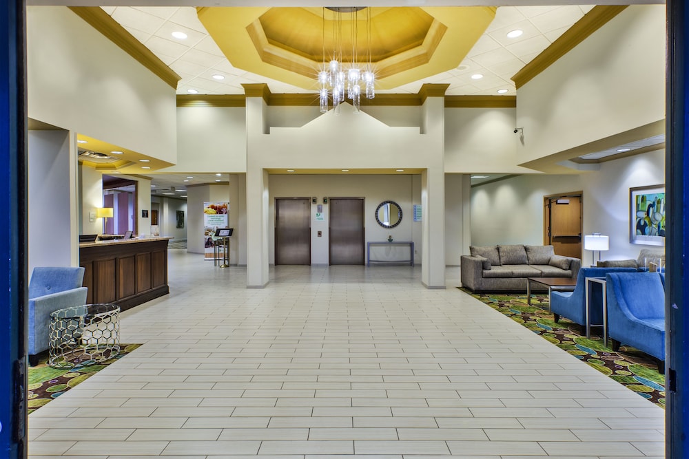 Holiday Inn Hotel & Suites Bolingbrook, an IHG Hotel